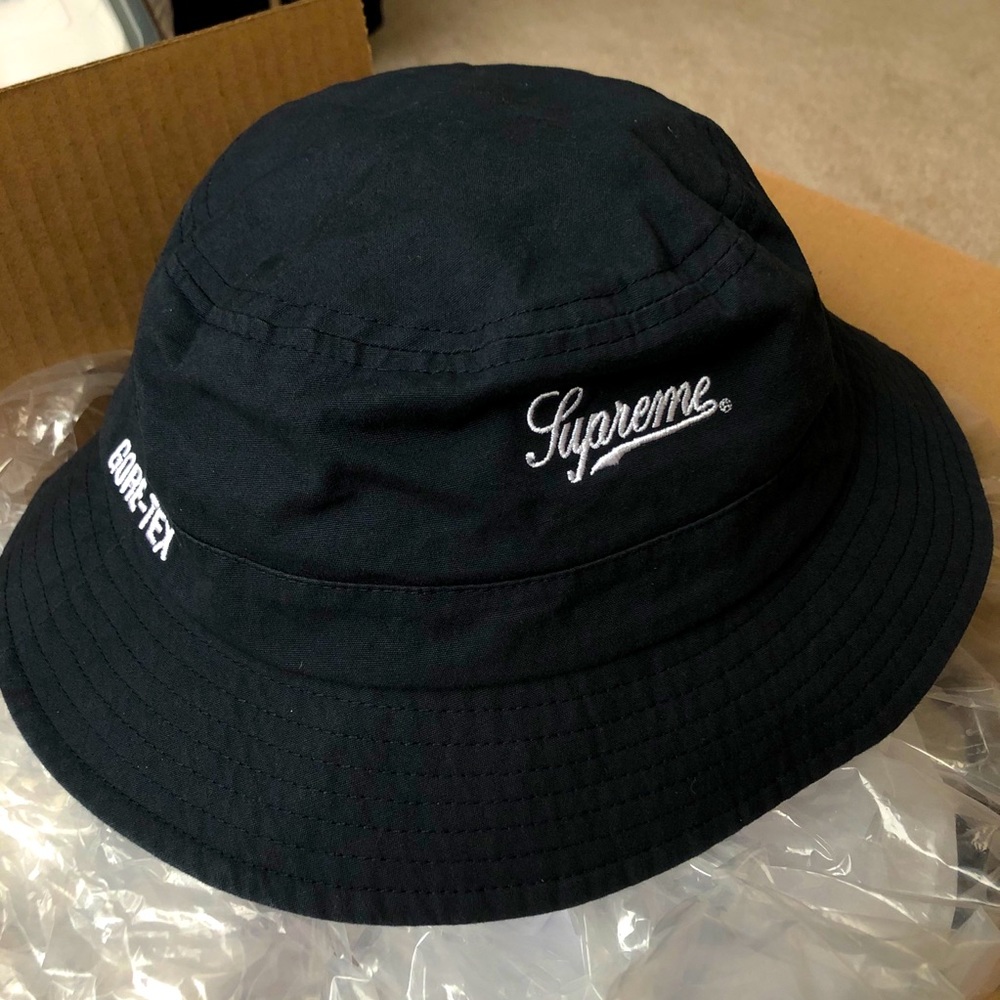Supreme GORE-TEX Crusher (FW20) Black Bucket Hat